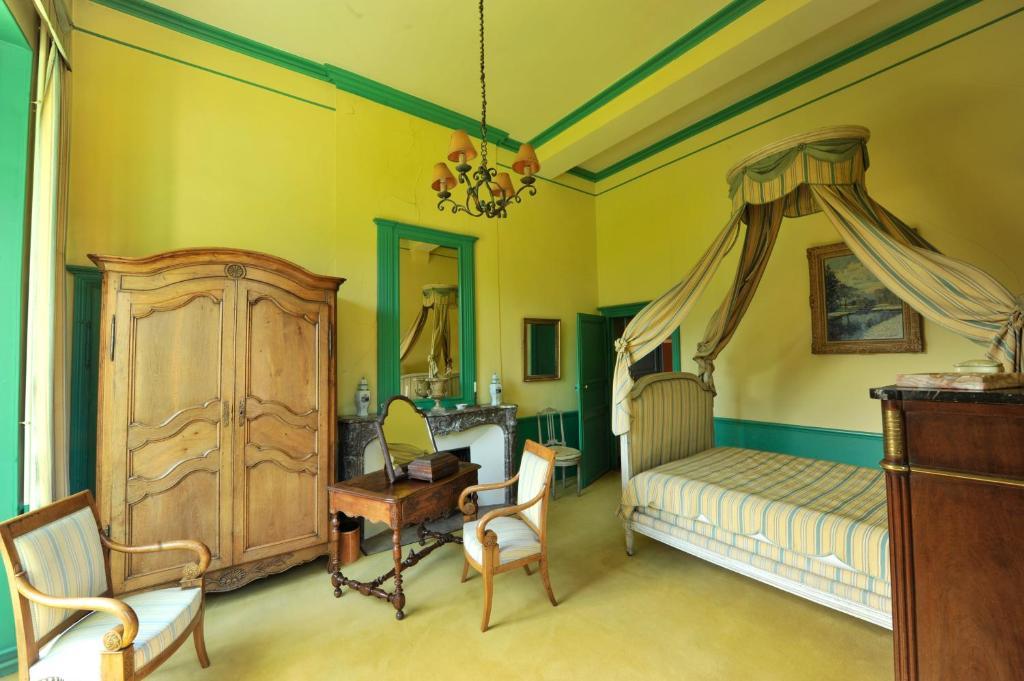 Chateau Du Riau Bed & Breakfast Villeneuve-sur-Allier Oda fotoğraf