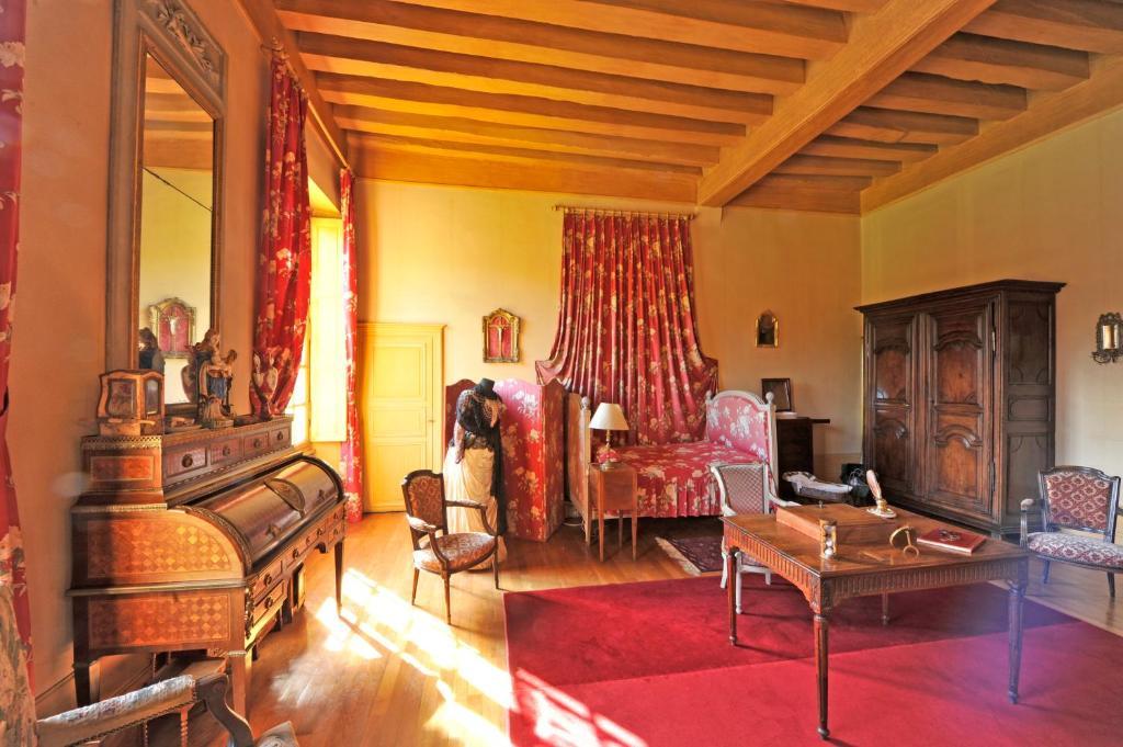 Chateau Du Riau Bed & Breakfast Villeneuve-sur-Allier Oda fotoğraf