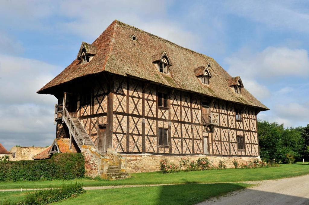 Chateau Du Riau Bed & Breakfast Villeneuve-sur-Allier Dış mekan fotoğraf
